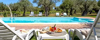 La piscina di Villa Grazia B&B Alghero è un'oasi di tranquillità, dove potete rilassarvi e dimenticare lo stress della vita quotidiana